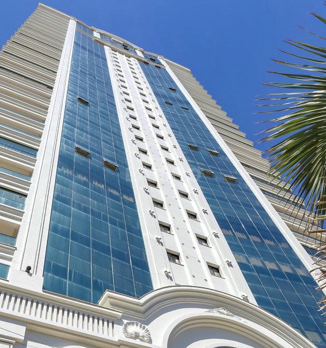 Edifício Paramount Apto 1601 — Meia Praia, Itapema