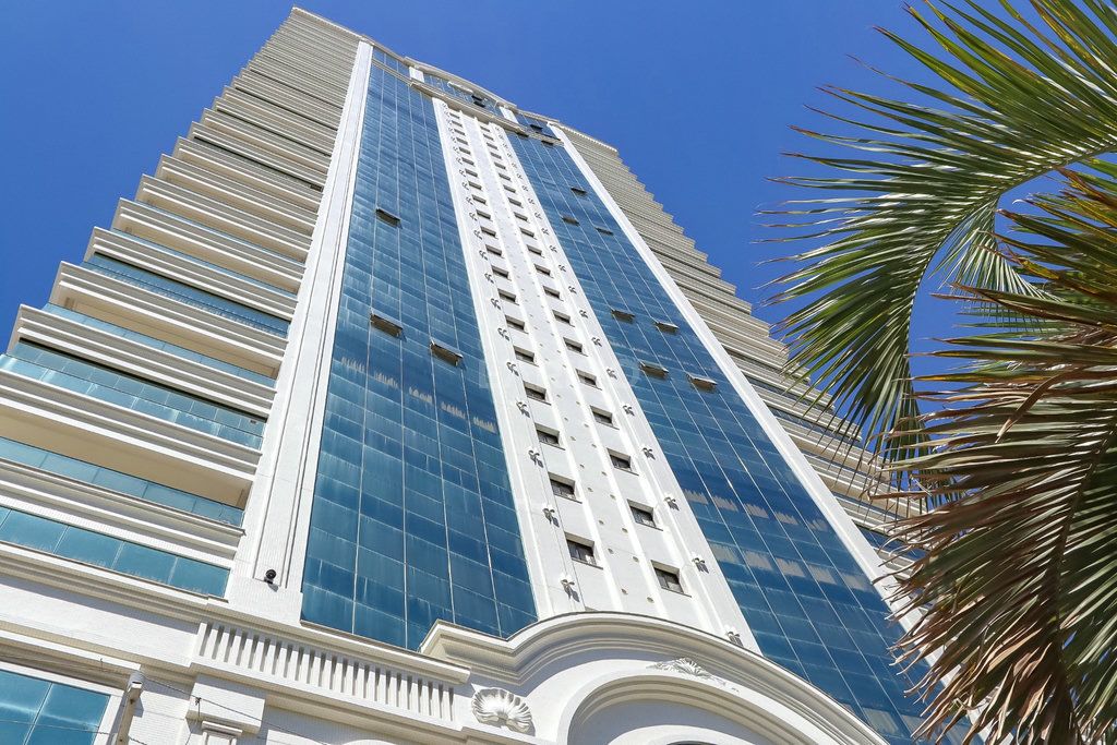 Edifício Paramount Apto 1601 — Meia Praia, Itapema